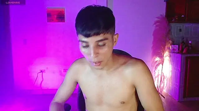 Snapshot of justin_alexxx chatting on January 28, 2025, 3:25 am justin alexxx online show from January 28, 2025, 3:25 am