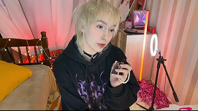 Snapshot of EmmyAmbros chatting on March 1, 2026, 8:09 pm EmmyAmbros online show from March 1, 2026, 8:09 pm