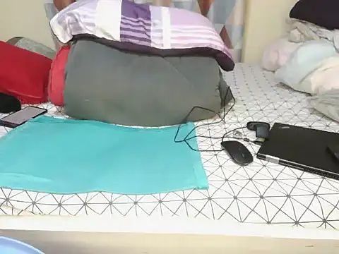 HoLy-ViRgiN online show from November 5, 2025, 4:10 pm