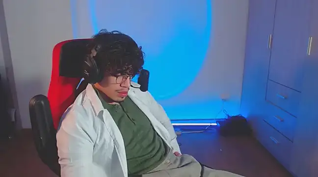 Snapshot of BigDragonBoy chatting on March 19, 2025, 7:27 pm BigDragonBoy online show from March 19, 2025, 7:27 pm