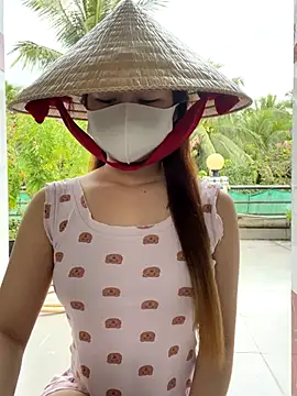 BabyThree  online show from November 20, 2025, 7:42 am