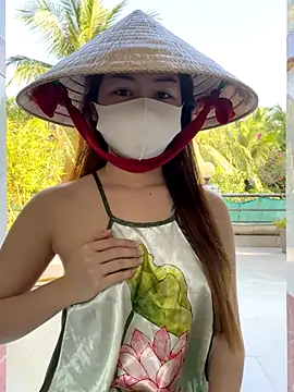 BabyThree  online show from November 29, 2025, 8:25 am