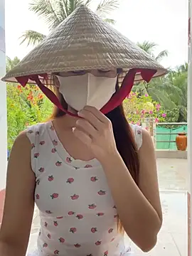 BabyThree  online show from November 13, 2025, 8:29 am