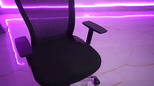 Snapshot of only_aleesha chatting on December 14, 2025, 5:29 pm only aleesha online show from December 14, 2025, 5:29 pm