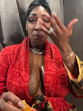 CUMQUEEN-XXX69 online show from September 15, 2025, 12:00 am