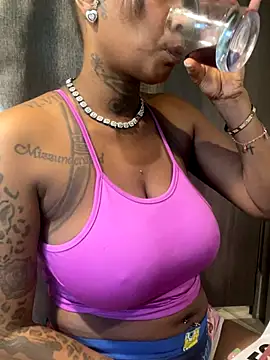 CUMQUEEN-XXX69 online show from September 24, 2025, 9:43 pm