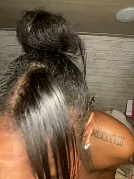 CUMQUEEN-XXX69 online show from September 19, 2025, 5:33 am