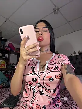 Snapshot of saragill323 chatting on September 9, 2025, 2:04 pm saragill323 online show from September 9, 2025, 2:04 pm