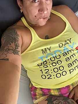 ladycreamypr2 online show from June 22, 2026, 4:04 pm