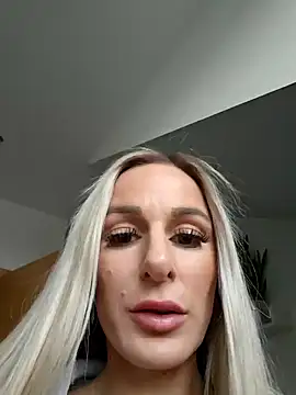 Snapshot of Liana_Lou chatting on January 4, 2025, 3:07 pm Liana Lou online show from January 4, 2025, 3:07 pm