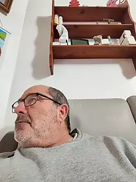 gillou1234 online show from November 11, 2025, 6:03 pm