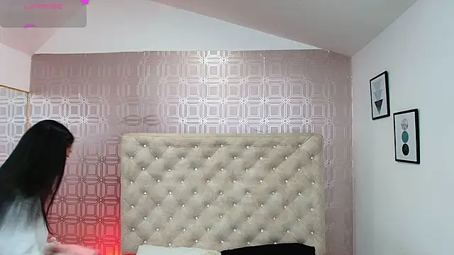 Sara Desire online show from March 6, 2025, 12:30 pm