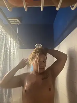 allissonw13 online show from November 18, 2025, 3:54 am