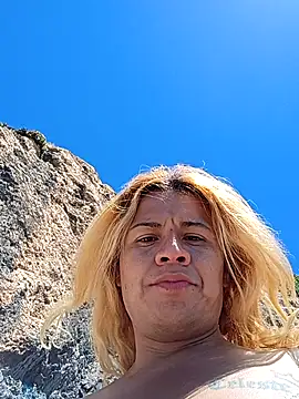 allissonw13 online show from April 8, 2026, 7:48 pm