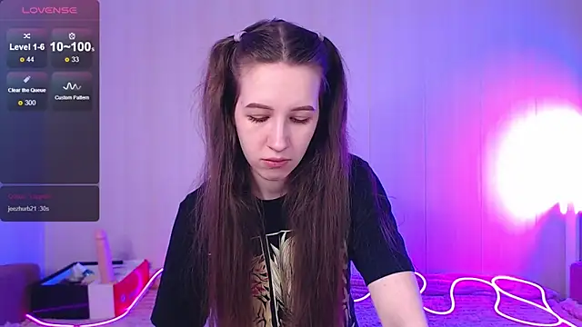 ur kitty   online show from December 3, 2025, 8:36 am