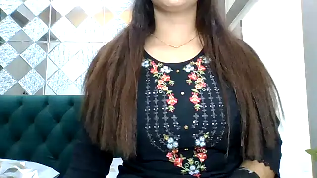 sparkling queen online show from November 23, 2025, 1:21 pm