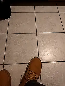 A man in public online show from January 6, 2026, 7:29 pm