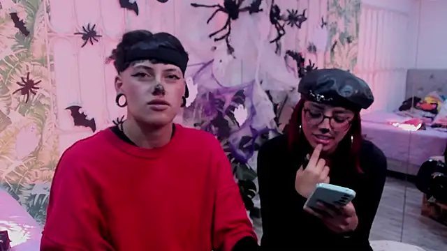 cute hollywood online show from October 31, 2025, 5:42 pm