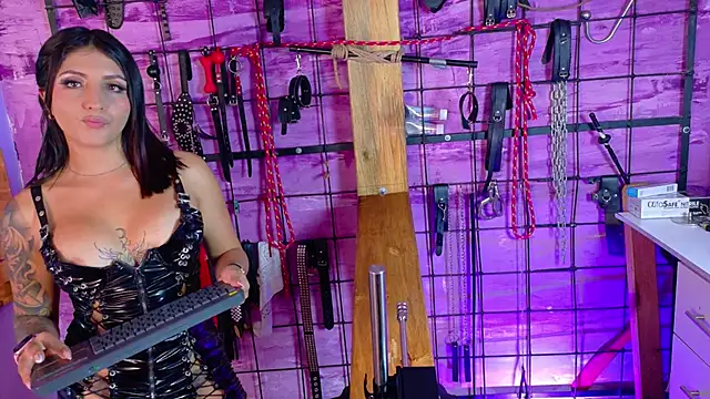 alexia aitanaa  online show from May 9, 2026, 8:34 pm