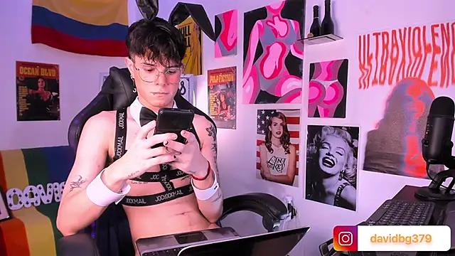 cinnamon boyxxx online show from February 5, 2025, 4:06 am