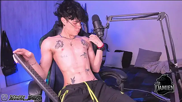 cinnamon boyxxx online show from September 18, 2025, 1:30 am