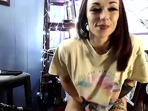 Genevieve143 online show from June 16, 2026, 4:01 am