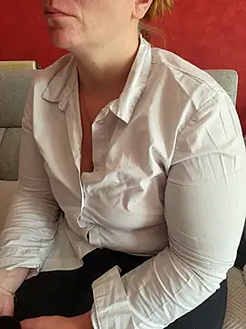 cruellaculdenfer67 online show from October 15, 2025, 12:24 pm