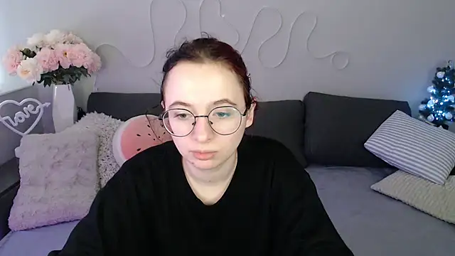 Mini Diva online show from December 16, 2025, 9:13 am