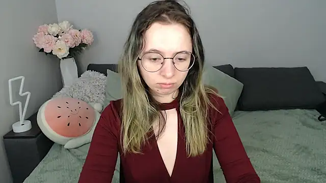 Mini Diva online show from September 19, 2025, 8:07 am