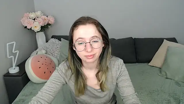 Mini Diva online show from September 14, 2025, 8:15 am