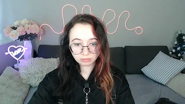 Mini Diva online show from January 7, 2026, 9:14 am