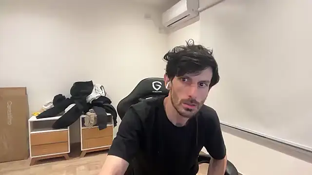 nicolaaaaas online show from October 19, 2025, 2:25 am