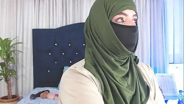 Snapshot of Uzra_hayed chatting on March 3, 2025, 10:52 pm Uzra hayed online show from March 3, 2025, 10:52 pm