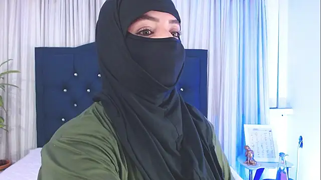 Snapshot of Uzra_hayed chatting on March 13, 2025, 10:21 pm Uzra hayed online show from March 13, 2025, 10:21 pm