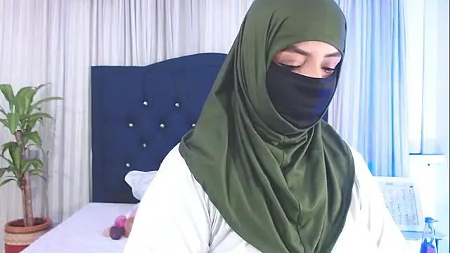 Snapshot of Uzra_hayed chatting on March 20, 2025, 7:25 pm Uzra hayed online show from March 20, 2025, 7:25 pm