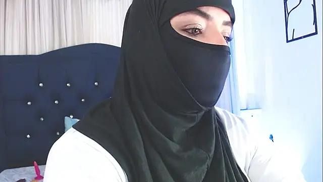 Snapshot of Uzra_hayed chatting on March 4, 2025, 7:22 pm Uzra hayed online show from March 4, 2025, 7:22 pm