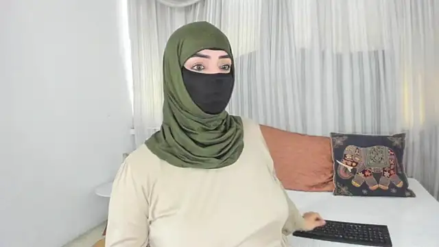 Snapshot of Uzra_hayed chatting on May 4, 2026, 1:36 pm Uzra hayed online show from May 4, 2026, 1:36 pm