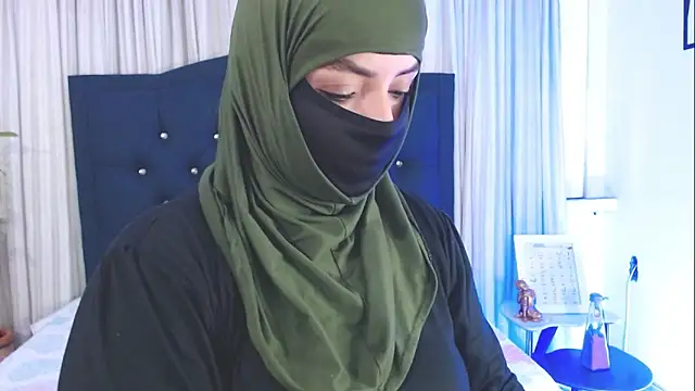 Snapshot of Uzra_hayed chatting on March 22, 2025, 8:15 pm Uzra hayed online show from March 22, 2025, 8:15 pm