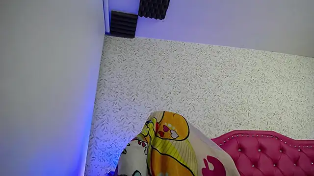 Snapshot of luly_pink chatting on November 22, 2025, 1:37 am luly pink online show from November 22, 2025, 1:37 am