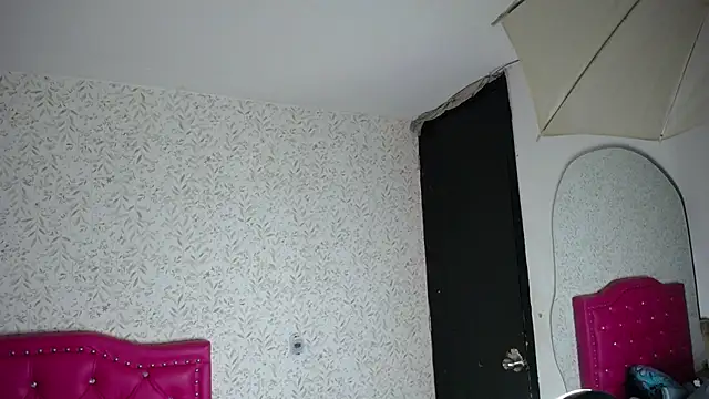 Snapshot of luly_pink chatting on December 16, 2025, 4:06 am luly pink online show from December 16, 2025, 4:06 am