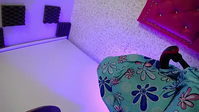 Snapshot of luly_pink chatting on January 8, 2026, 4:07 am luly pink online show from January 8, 2026, 4:07 am