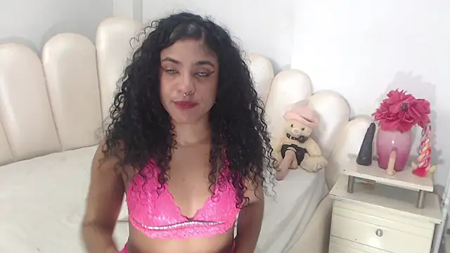 VioletXia  online show from May 20, 2026, 7:27 am