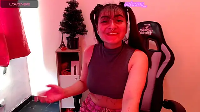 Snapshot of setzuna_ chatting on December 8, 2024, 8:15 pm setzuna  online show from December 8, 2024, 8:15 pm