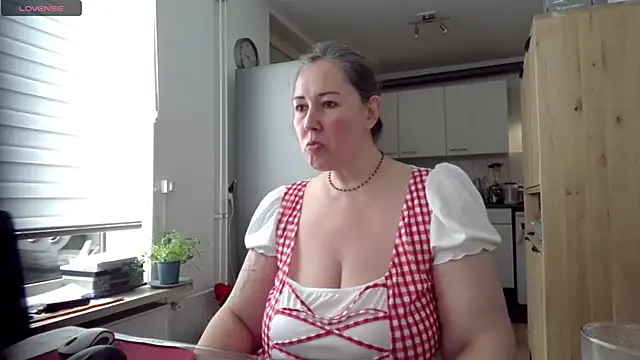 MilfGina online show from September 29, 2025, 7:26 am