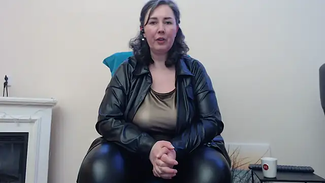 MilfGina online show from March 4, 2025, 9:00 pm