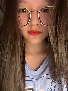 Krixxi22 online show from October 28, 2025, 4:39 pm