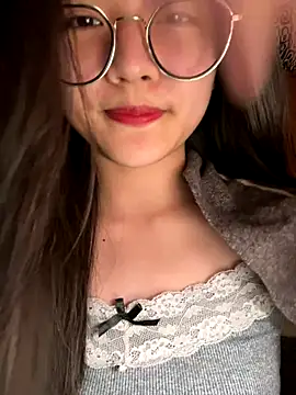 Krixxi22 online show from November 9, 2025, 4:44 pm