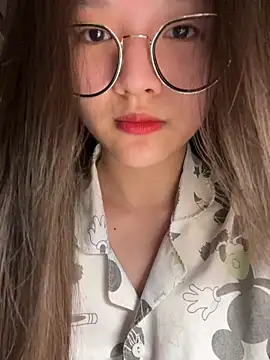 Krixxi22 online show from October 29, 2025, 1:21 pm