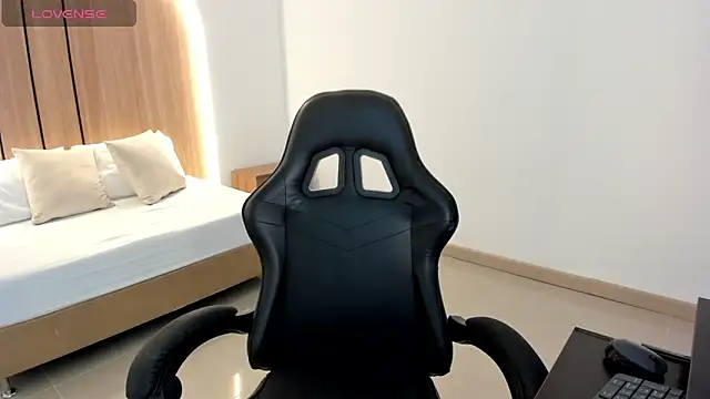 zoe danae  online show from March 24, 2026, 12:27 pm