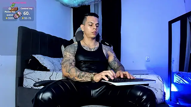 Snapshot of Aron_Dark chatting on February 3, 2026, 2:00 am Aron Dark online show from February 3, 2026, 2:00 am